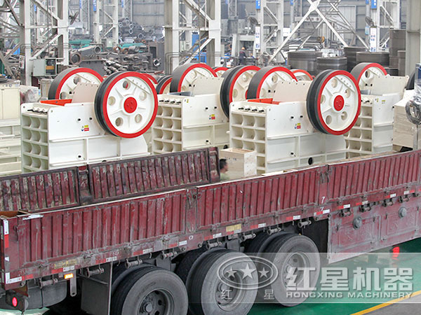 2000tph鄂式破碎機發(fā)貨現場