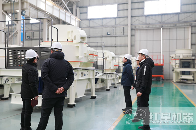 客戶來(lái)廠考察瓜米石制砂機(jī)設(shè)備